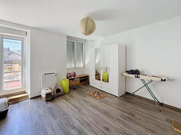IMMEUBLE DE RAPPORT – 3 LOGEMENTS LOUÉS – CENTRE-VILLE DE SABLÉ-SUR-SARTHE