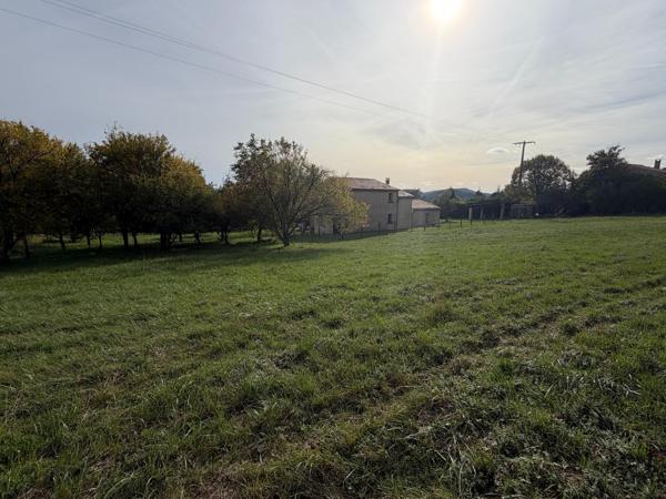 Rare sur la commune, terrain à bâtir viabilisé
