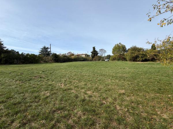 Rare sur la commune, terrain à bâtir viabilisé