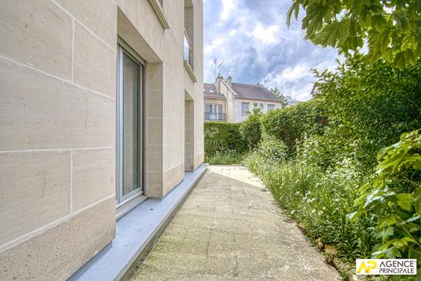 Versailles Rive-Droite Appartement 5 Pièces 113 m² avec terrasse arborée et 1 box €690 000 ** - Référence 27533