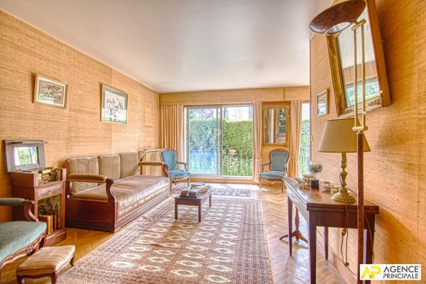 Versailles Rive-Droite Appartement 5 Pièces 113 m² avec terrasse arborée et 1 box €690 000 ** - Référence 27533