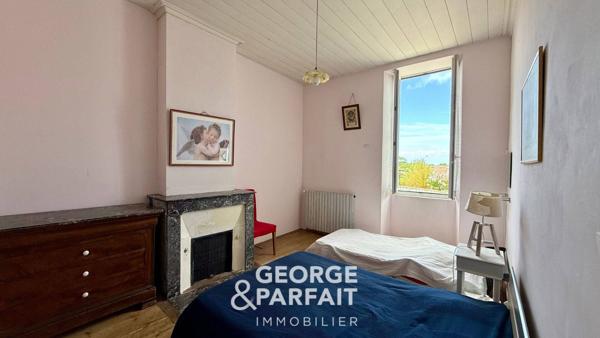 Maison centre village à rénover La Flotte 6 pièces 145m²