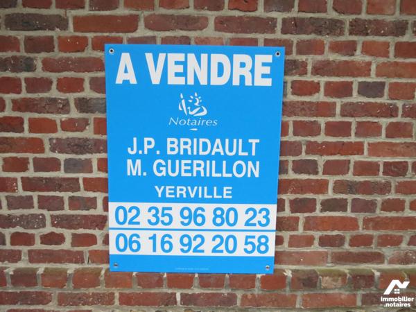 DOUDEVILLE, immeuble mixte libre, professionnel et habitation 3 chambres, accès indépendant,