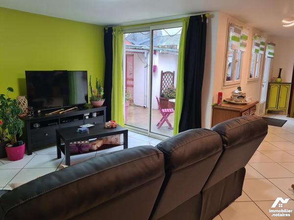 DOUDEVILLE, immeuble mixte libre, professionnel et habitation 3 chambres, accès indépendant,