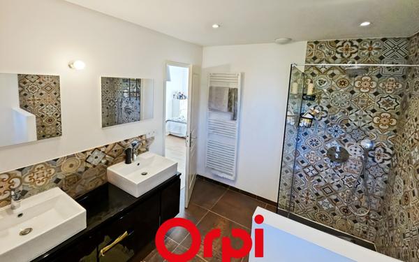 Maison à vendre    6 pièces • 160 m2 Saint-Cyr-sur-Mer