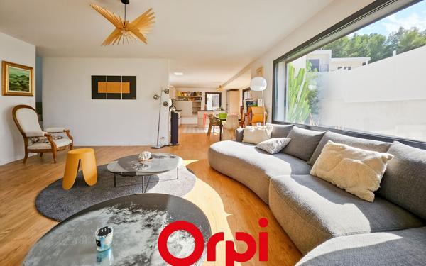 Maison à vendre    6 pièces • 160 m2 Saint-Cyr-sur-Mer