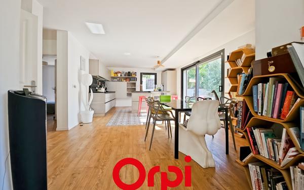 Maison à vendre    6 pièces • 160 m2 Saint-Cyr-sur-Mer