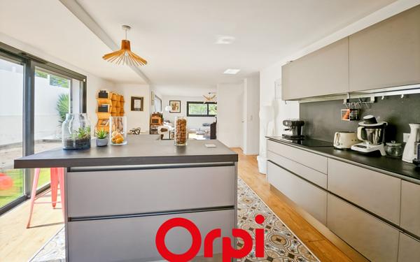 Maison à vendre    6 pièces • 160 m2 Saint-Cyr-sur-Mer