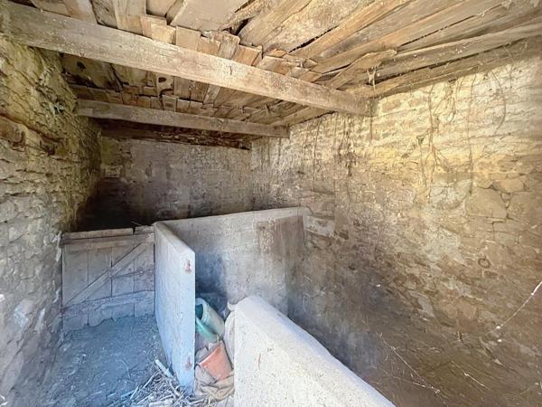 Longère à rénover avec plus de 500 m² de terrain