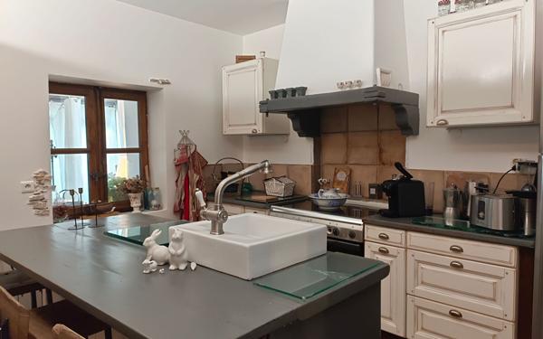 Immeuble à vendre    7 pièces •  Nîmes