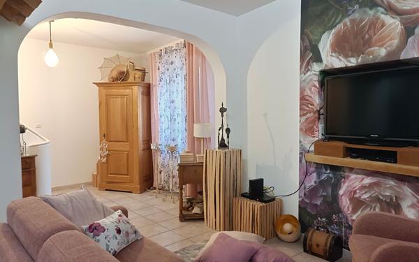 Immeuble à vendre    7 pièces •  Nîmes