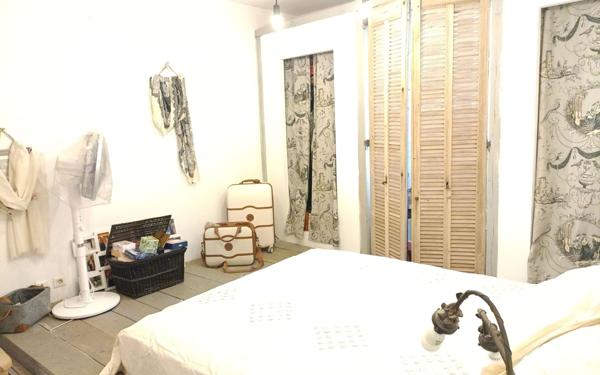 Immeuble à vendre    7 pièces •  Nîmes