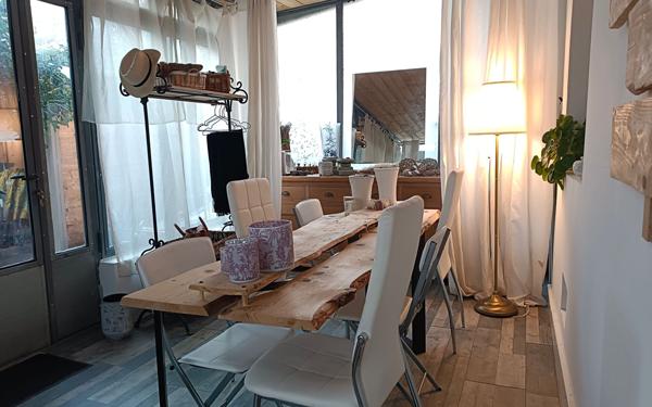 Immeuble à vendre    7 pièces •  Nîmes