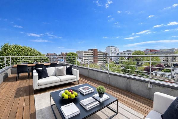 Duplex avec terrasse et 4 chambres proche Gares