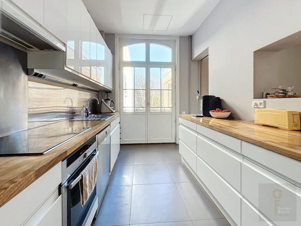 Duplex avec terrasse et 4 chambres proche Gares