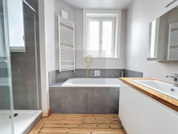 Duplex avec terrasse et 4 chambres proche Gares
