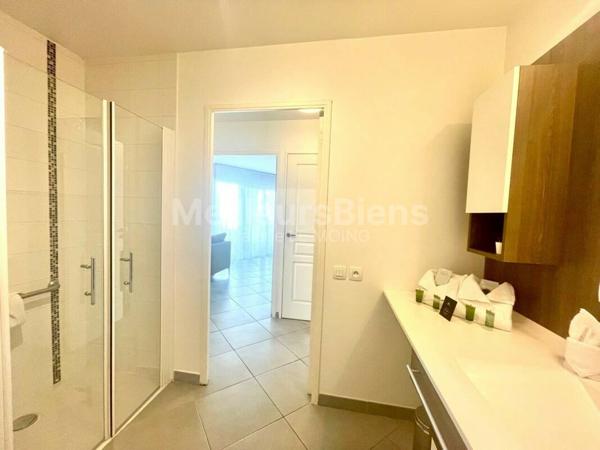 Fréjus/St Raphaël- Appartement T2 belle terrasse et parking dans résidence sécurisée récente