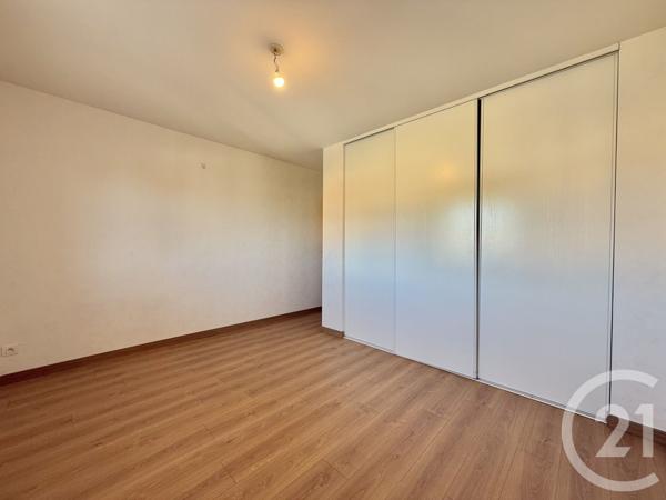 Appartement F4 à vendre  5 pièces - 101,20 m2 YZEURE - 03