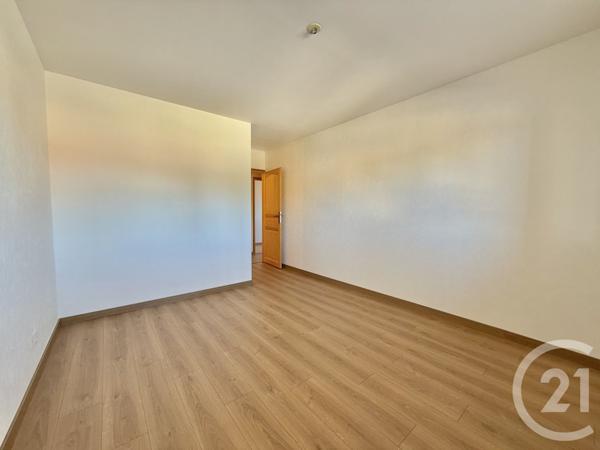 Appartement F4 à vendre  5 pièces - 101,20 m2 YZEURE - 03