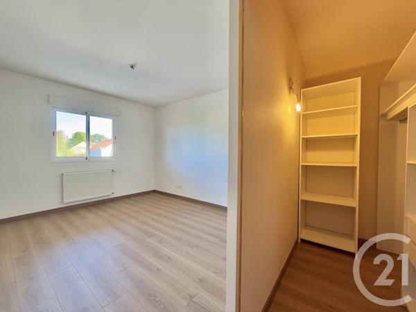 Appartement F4 à vendre  5 pièces - 101,20 m2 YZEURE - 03