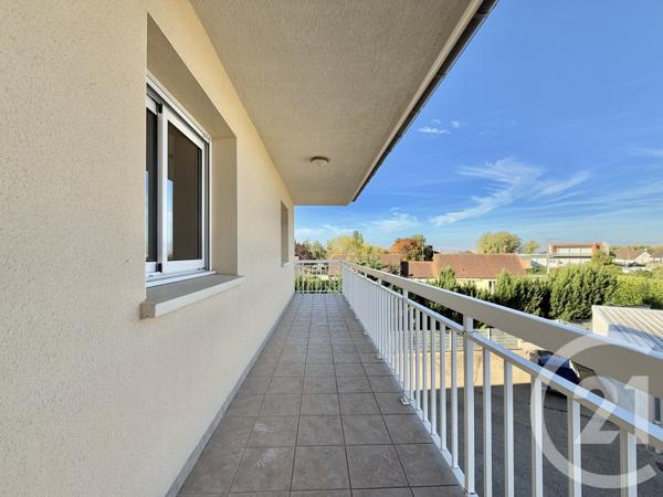 Appartement F4 à vendre  5 pièces - 101,20 m2 YZEURE - 03