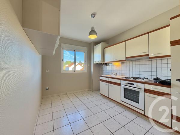 Appartement F4 à vendre  5 pièces - 101,20 m2 YZEURE - 03