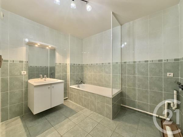 Appartement F4 à vendre  5 pièces - 101,20 m2 YZEURE - 03