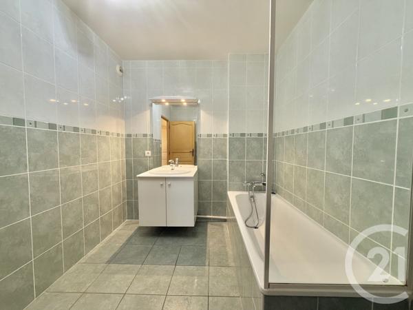 Appartement F4 à vendre  5 pièces - 101,20 m2 YZEURE - 03