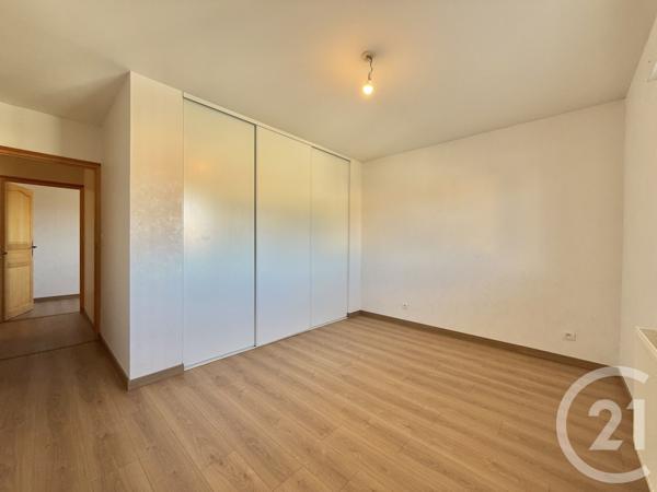 Appartement F4 à vendre  5 pièces - 101,20 m2 YZEURE - 03