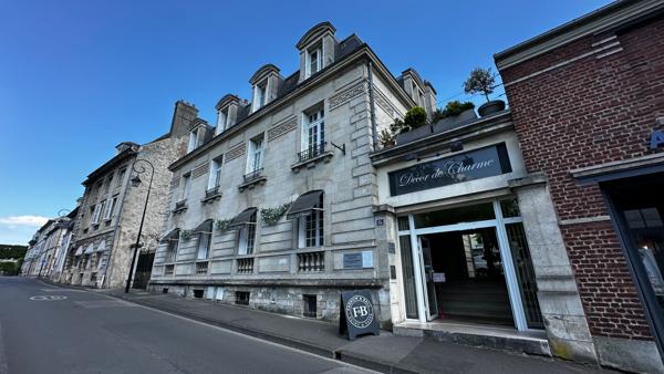 COMPIÈGNE ? LOCAL COMMERCIAL DE STANDING DE 113,82 M² ? IMMEUBLE DE CARACTÈRE