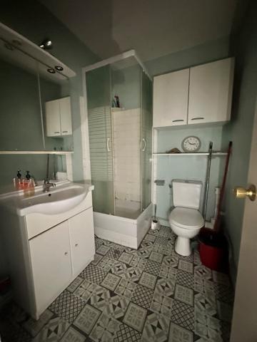 Studio vendu loué dans une résidence de standing avec piscine