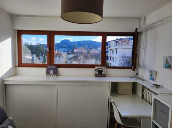 Studio vendu loué dans une résidence de standing avec piscine