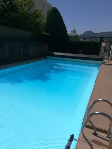 Studio vendu loué dans une résidence de standing avec piscine