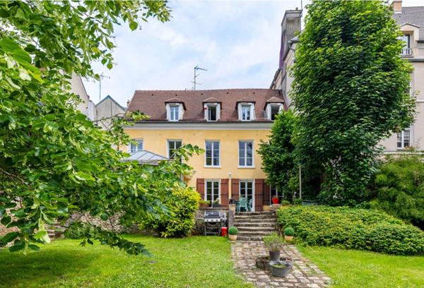 MAISON de 235 m² habitables sur jardin clos de 1 100 m² à vendre à Triel sur Seine (78)