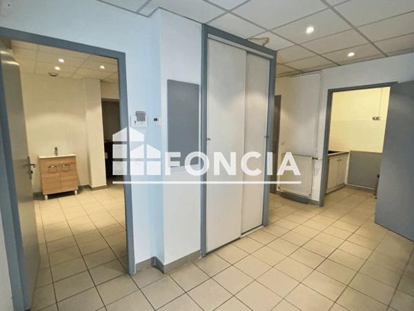 À vendre Local commercial 63 m² - Le Chambon-feugerolles 42500