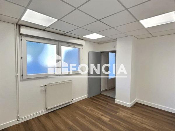 À vendre Local commercial 63 m² - Le Chambon-feugerolles 42500