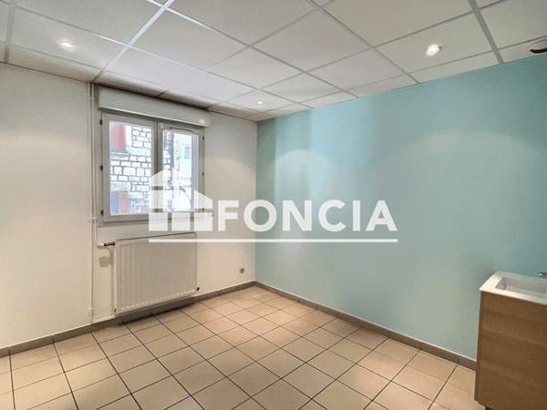 À vendre Local commercial 63 m² - Le Chambon-feugerolles 42500