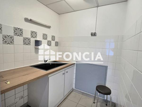 À vendre Local commercial 63 m² - Le Chambon-feugerolles 42500