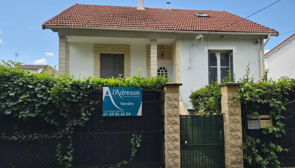 Le charme de la meulière en plein coeur du centre-ville de Viry-Châtillon.