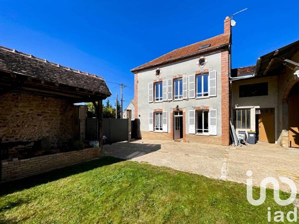 Maison 6 pièces de 142 m² à Villeneuve-la-Guyard (89340)