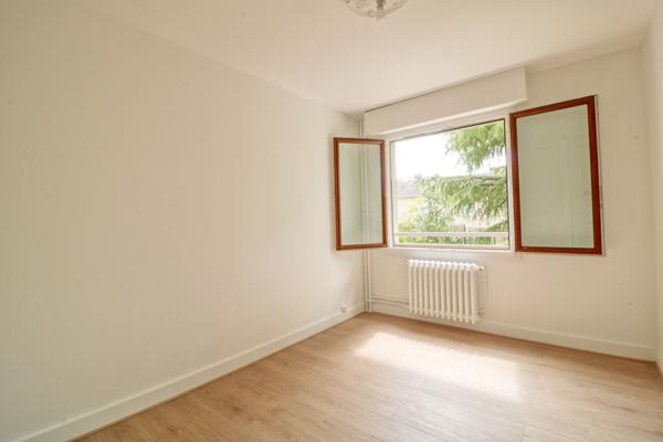 Appartement à louer à Antony 4 pièces 71.30 m2 avec 2 chambres et balcon