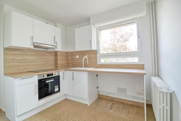 Appartement à louer à Antony 4 pièces 71.30 m2 avec 2 chambres et balcon
