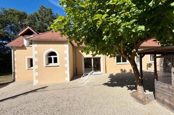 Vente - Maison 7 pièces 240 m 2 MEZERAY (72270)