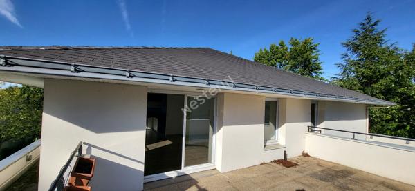 Nantes Eraudière :  Exclusivité ! En dernier étage bel appartement T4 de 1999, 3 chambres, loué non meublé, terrasse 23 m² proche Erdre !