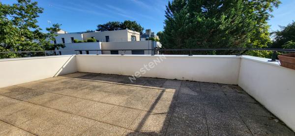 Nantes Eraudière :  Exclusivité ! En dernier étage bel appartement T4 de 1999, 3 chambres, loué non meublé, terrasse 23 m² proche Erdre !