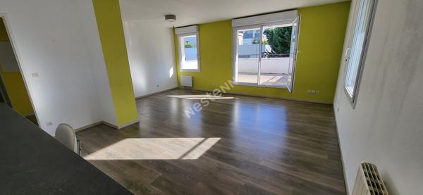 Nantes Eraudière :  Exclusivité ! En dernier étage bel appartement T4 de 1999, 3 chambres, loué non meublé, terrasse 23 m² proche Erdre !