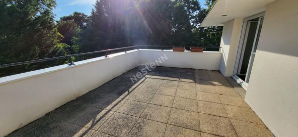 Nantes Eraudière :  Exclusivité ! En dernier étage bel appartement T4 de 1999, 3 chambres, loué non meublé, terrasse 23 m² proche Erdre !