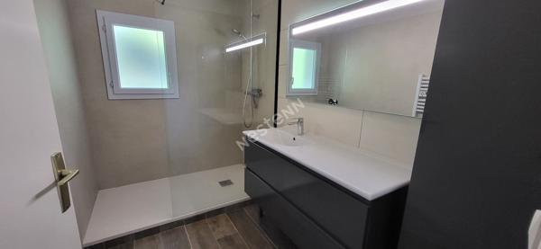Nantes Eraudière :  Exclusivité ! En dernier étage bel appartement T4 de 1999, 3 chambres, loué non meublé, terrasse 23 m² proche Erdre !