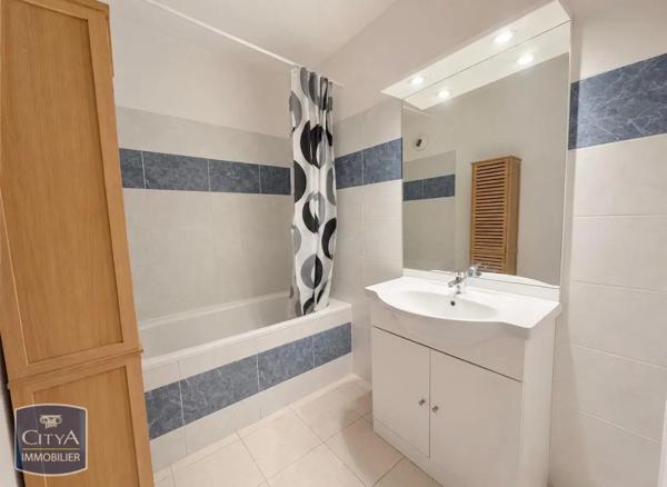 Appartement à louer 2 pièces 42.95m² Nîmes (30000)