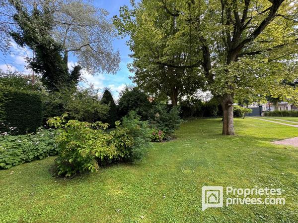 Maison Bourgeoise , garage, jardin arboré
